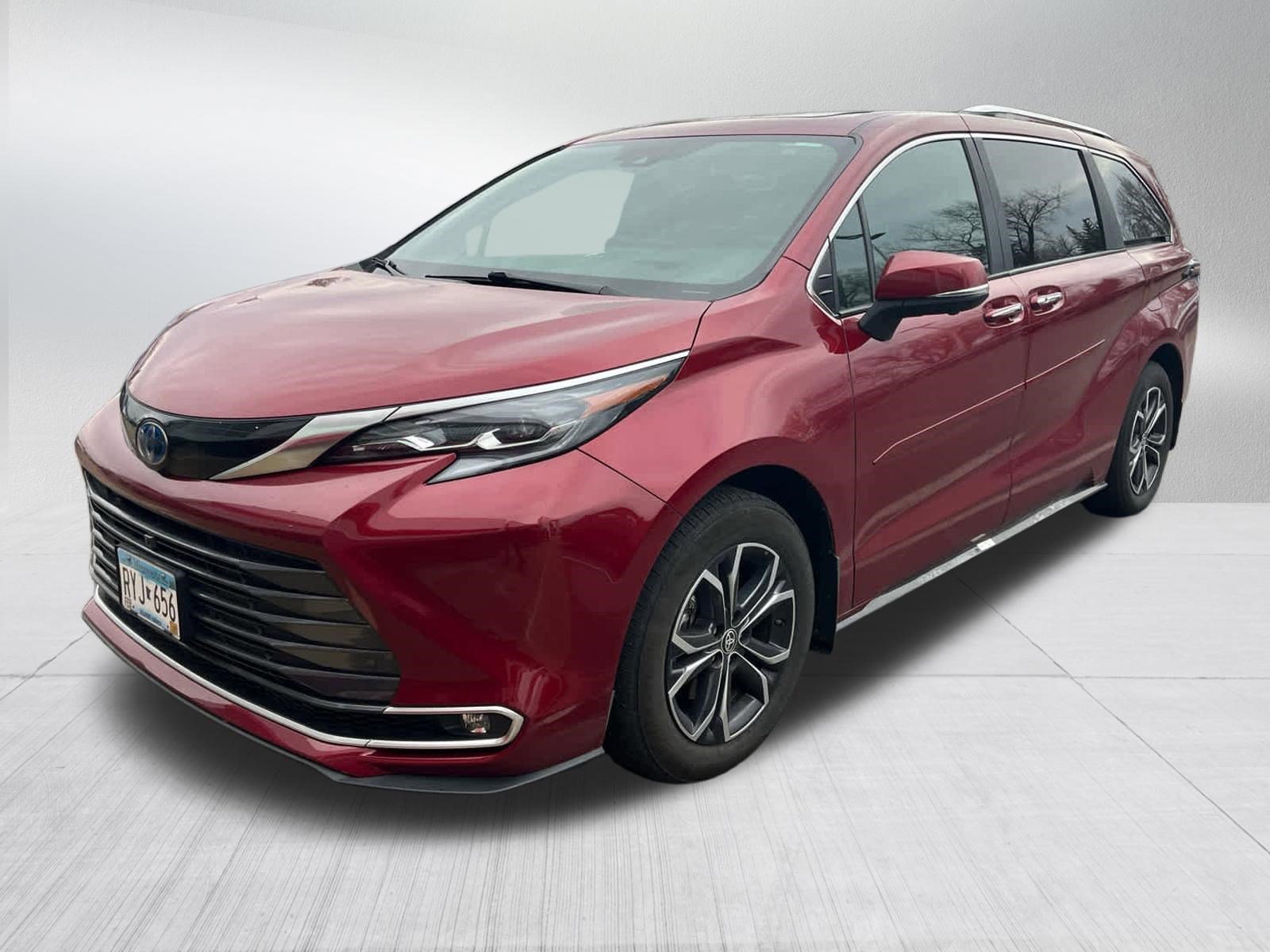 Used 2025 Toyota Sienna Platinum with VIN 5TDESKFC2SS174648 for sale in Golden Valley, Minnesota