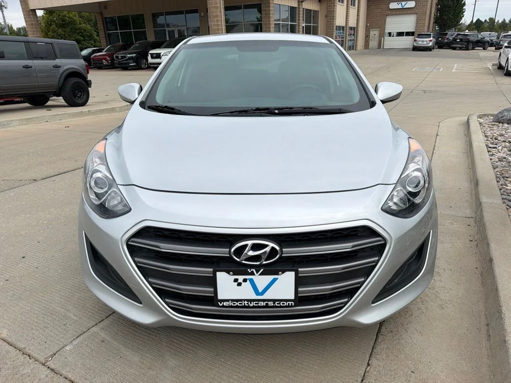 Used 2016 Silver Hyundai Base image 2