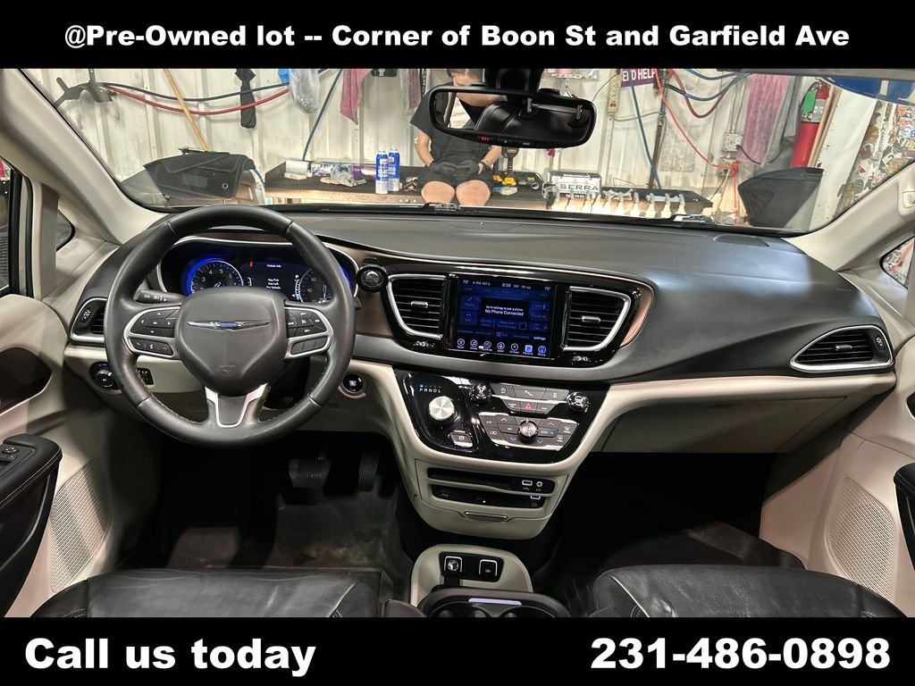 Used 2017 Silver Chrysler Touring L Plus image 18