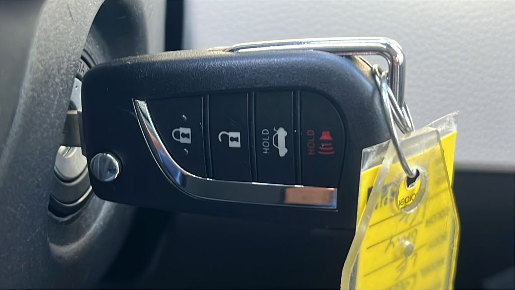 2025 Toyota Corolla LE - Photo 27