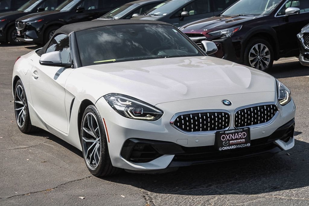 Used 2022 White BMW sDrive30i image 3