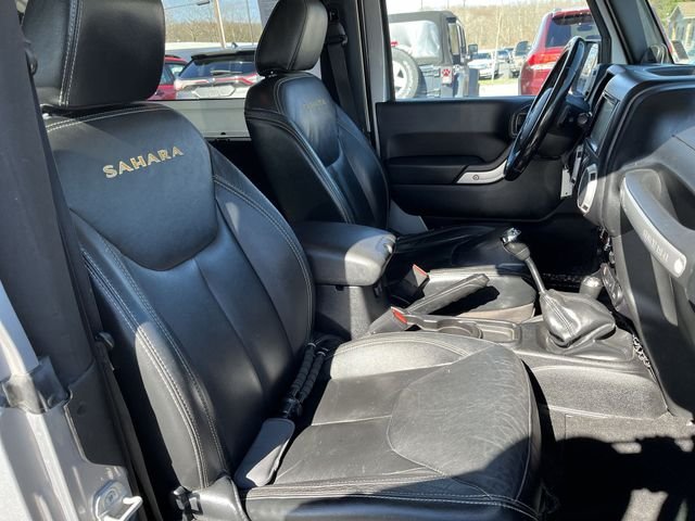 Used 2014 Gray Jeep Sahara image 24