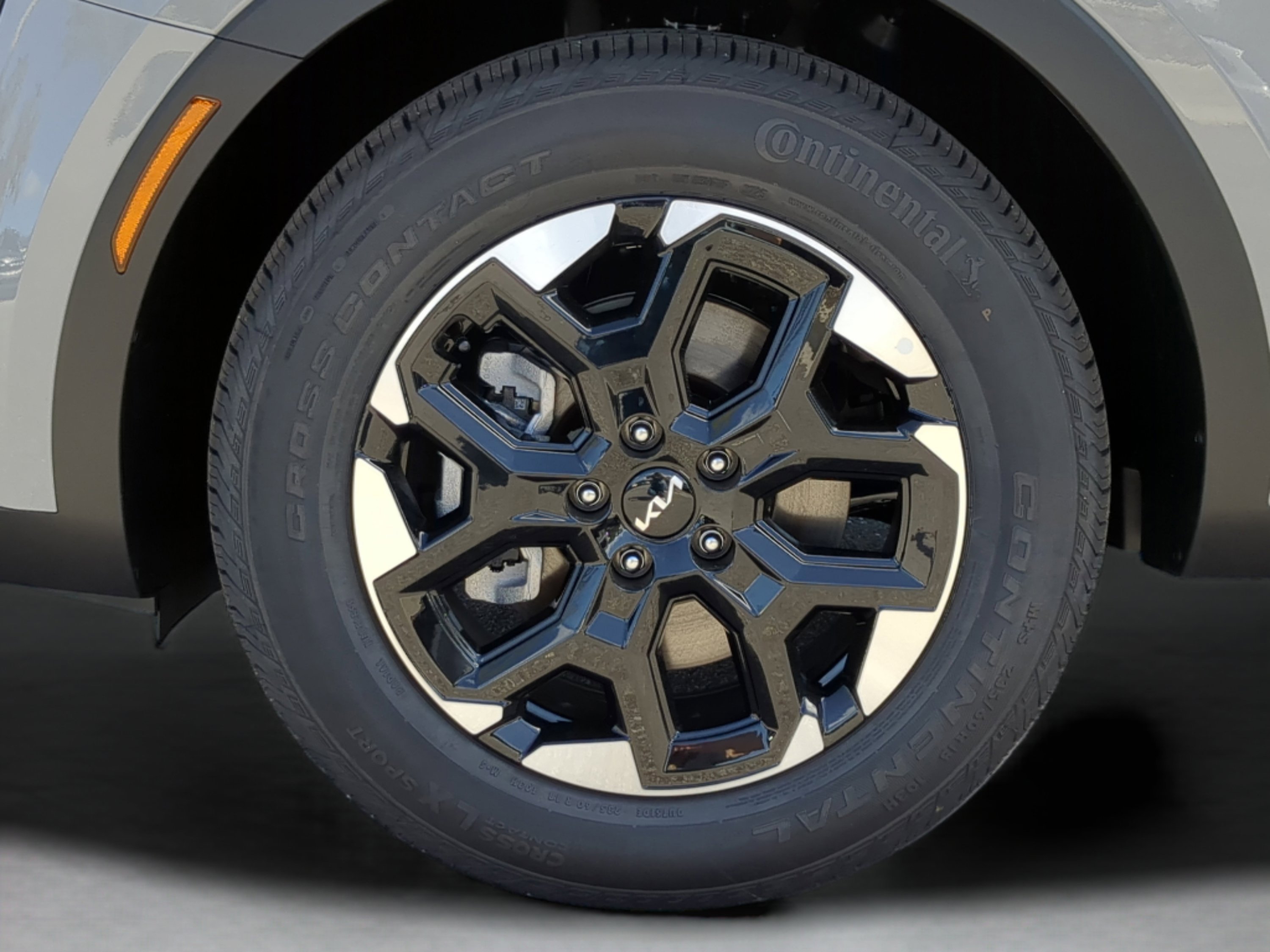 New 2026 Wolf Gray Kia S image 32
