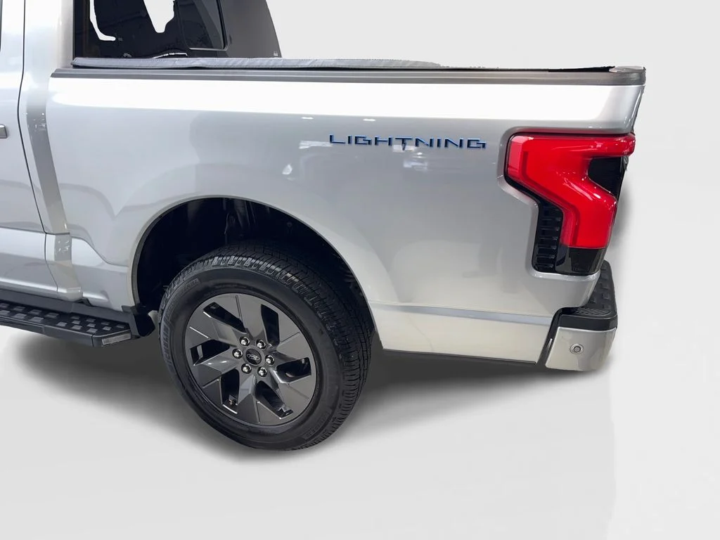 Used 2022 Silver Ford Lariat image 14