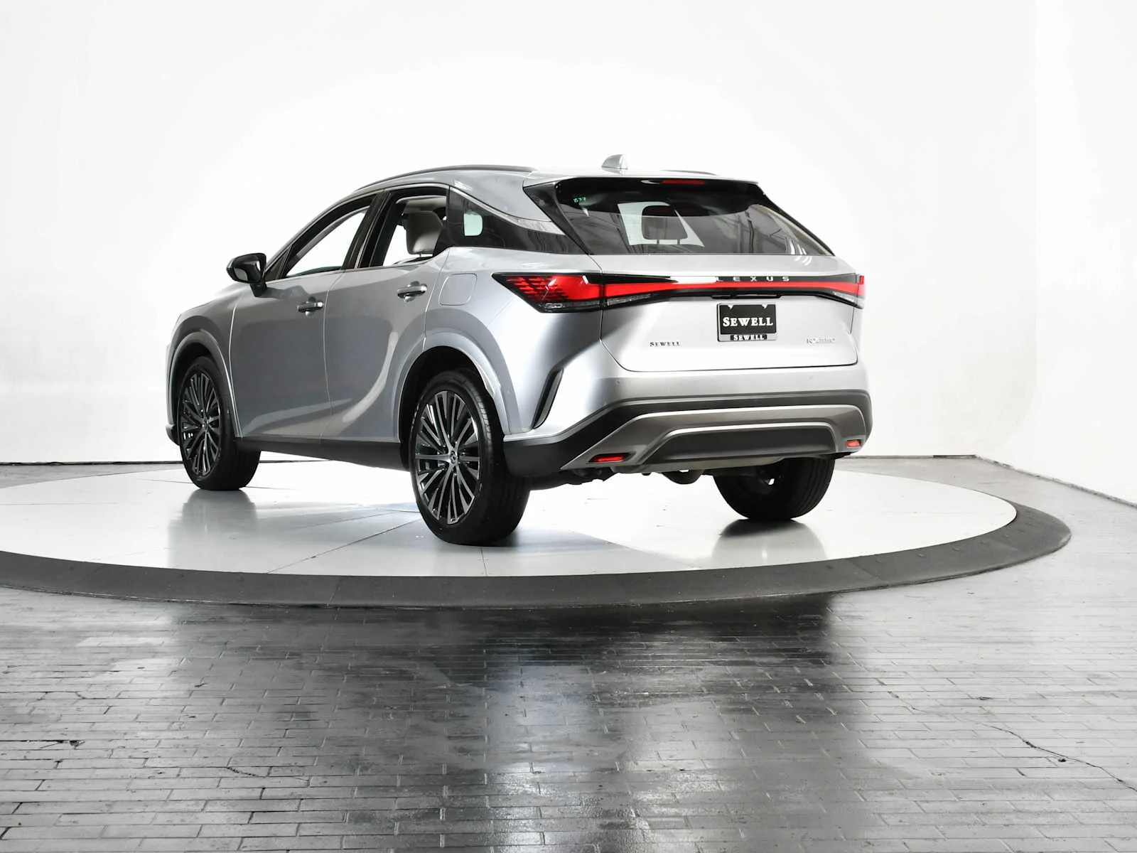 Used 2025 Iridium Lexus Premium Plus image 4