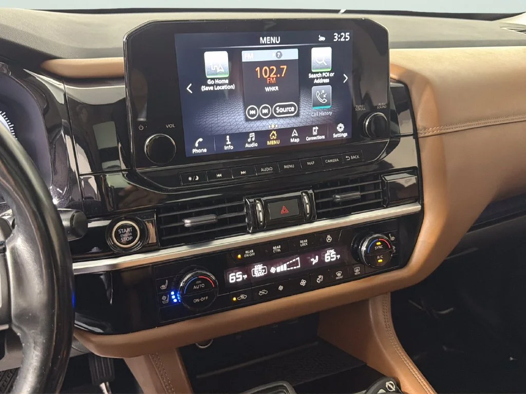 Used 2022 Black Nissan Platinum image 25