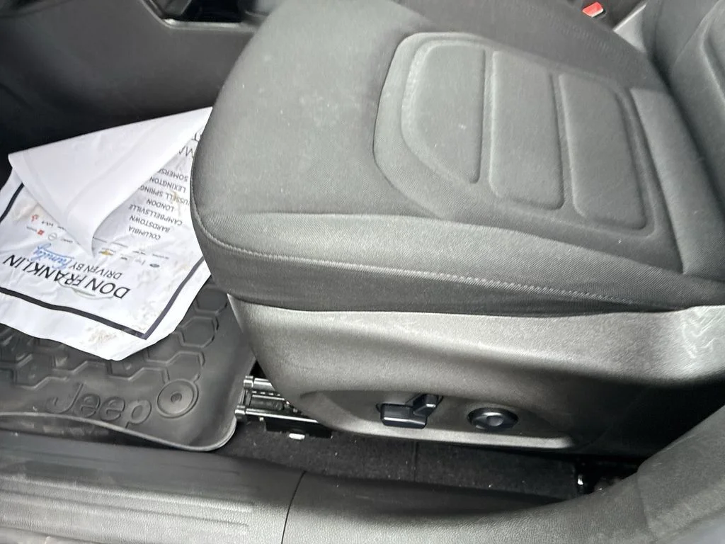 Used 2021 Gray Jeep Latitude image 12