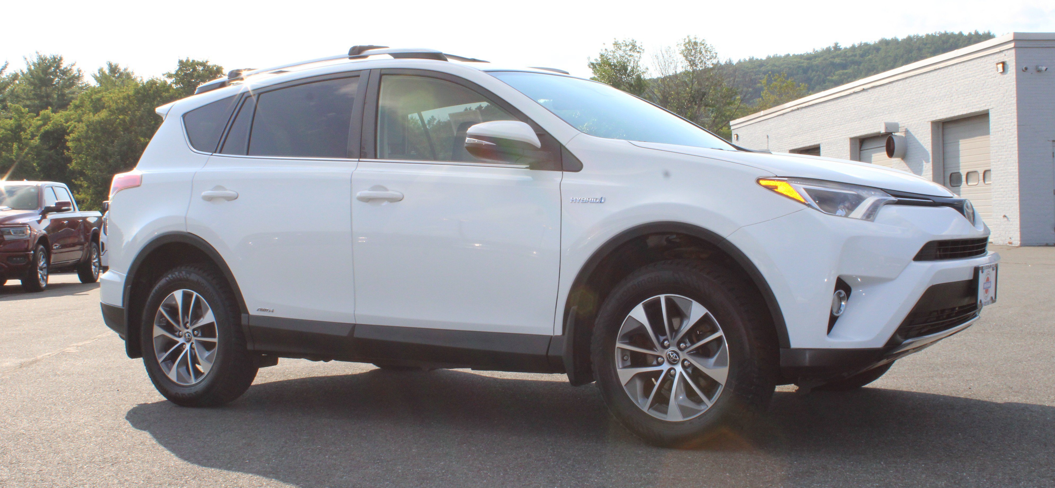 Used 2018 White Toyota  image 5