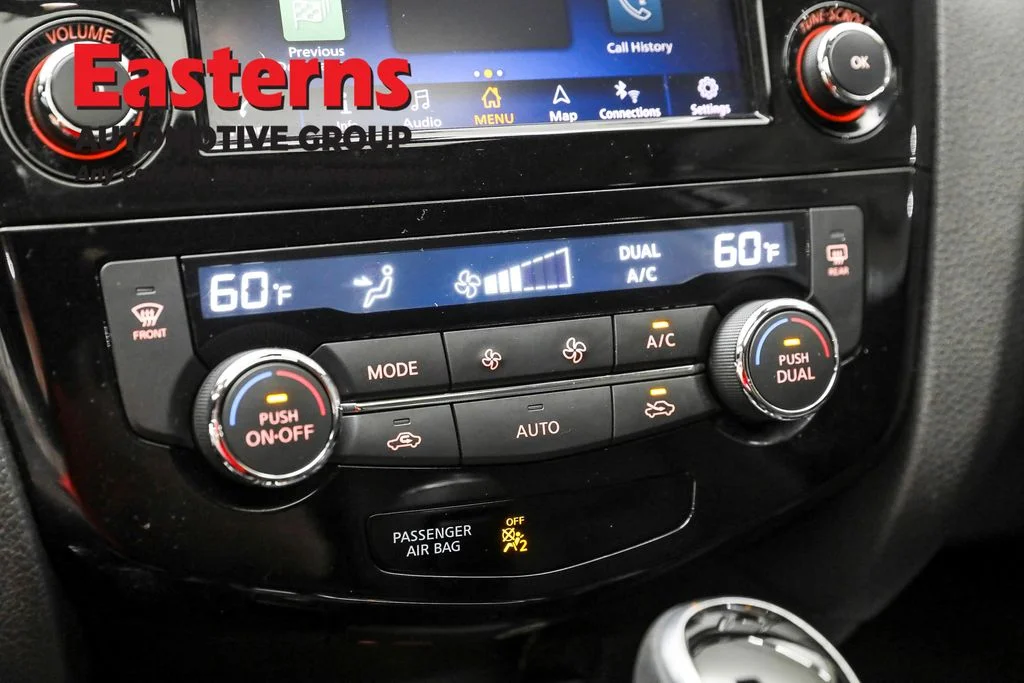 Used 2022 Silver Nissan SL image 20