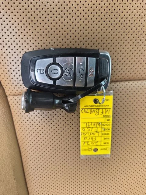Used 2021 White Ford Lariat image 25