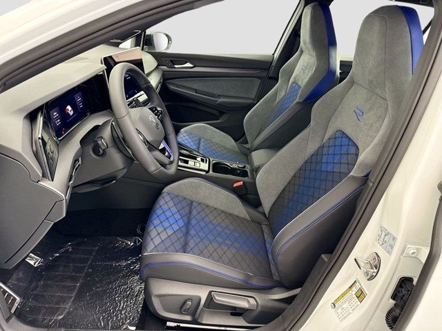 New 2026 Pure White Volkswagen 2.0T image 18