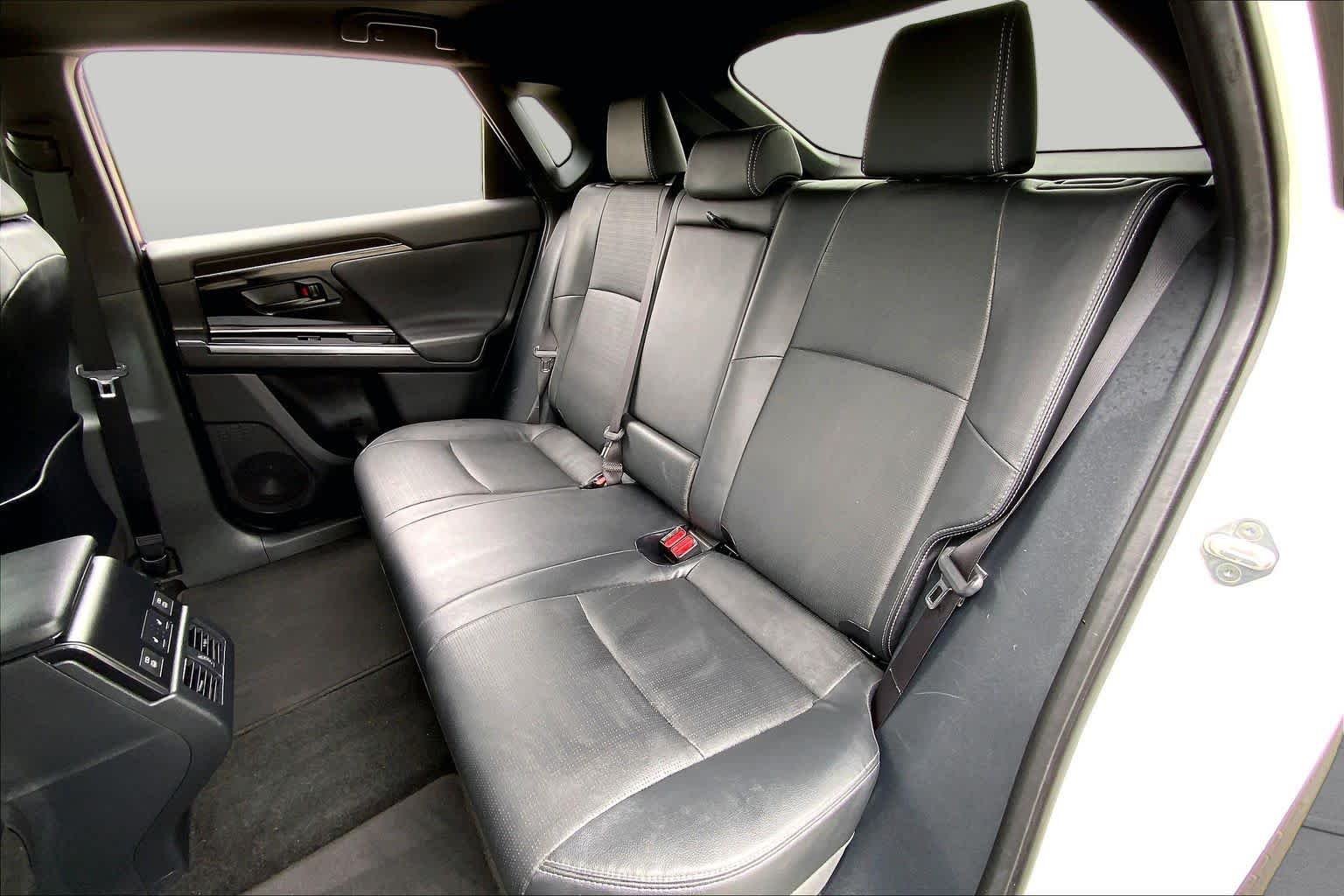 Used 2023 Wind Chill Pearl w/Black Roof Toyota Limited image 19