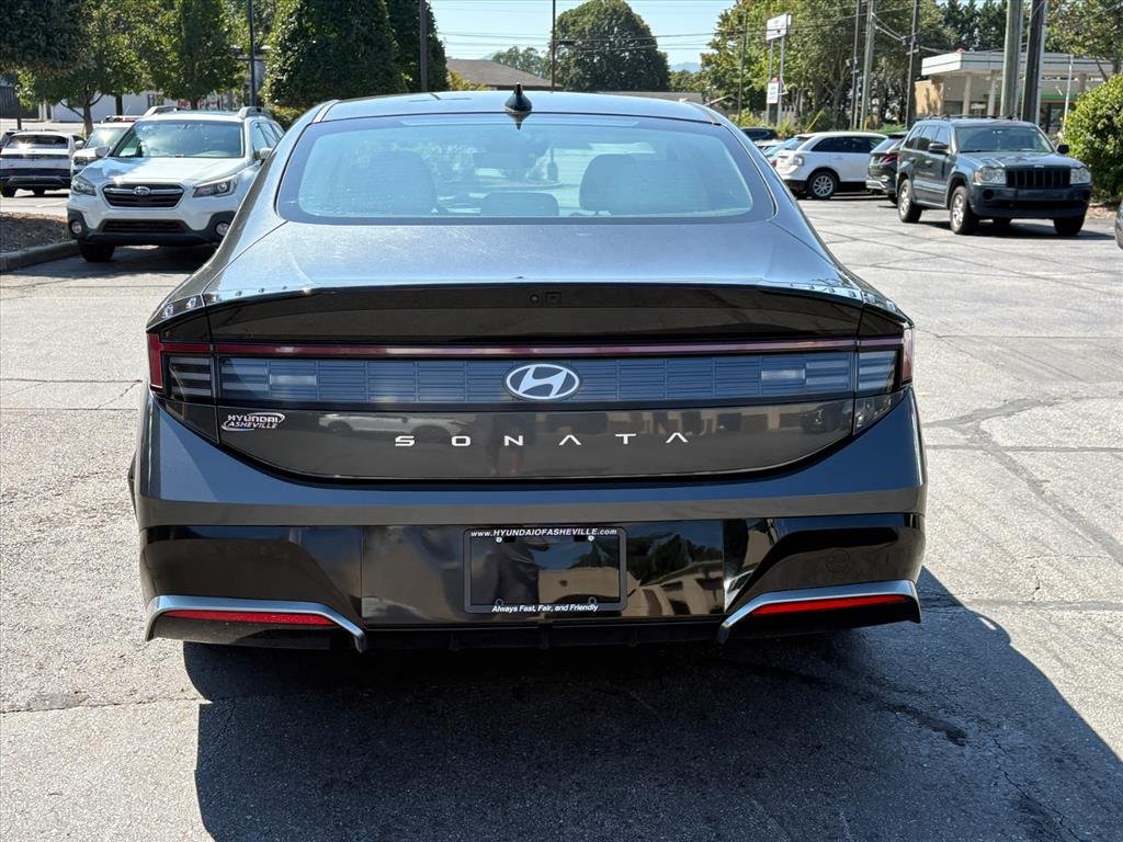 Certified Used 2025 Portofino Gray Metallic Hyundai SEL image 4