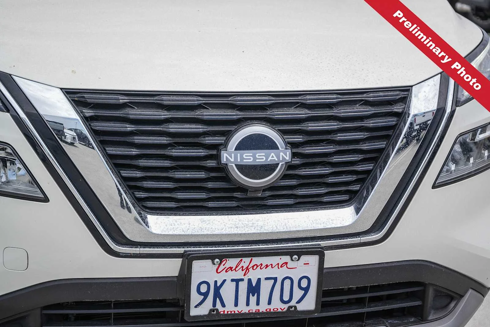 Used 2023 Pearl White Tricoat Nissan SV image 5