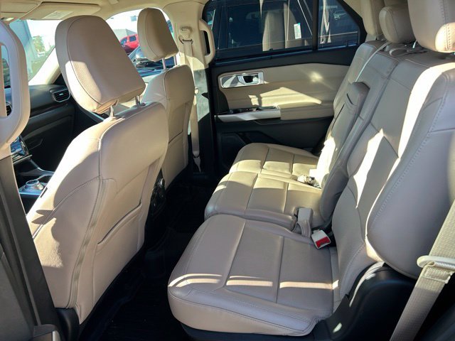 Used 2023 Black Ford Limited image 9