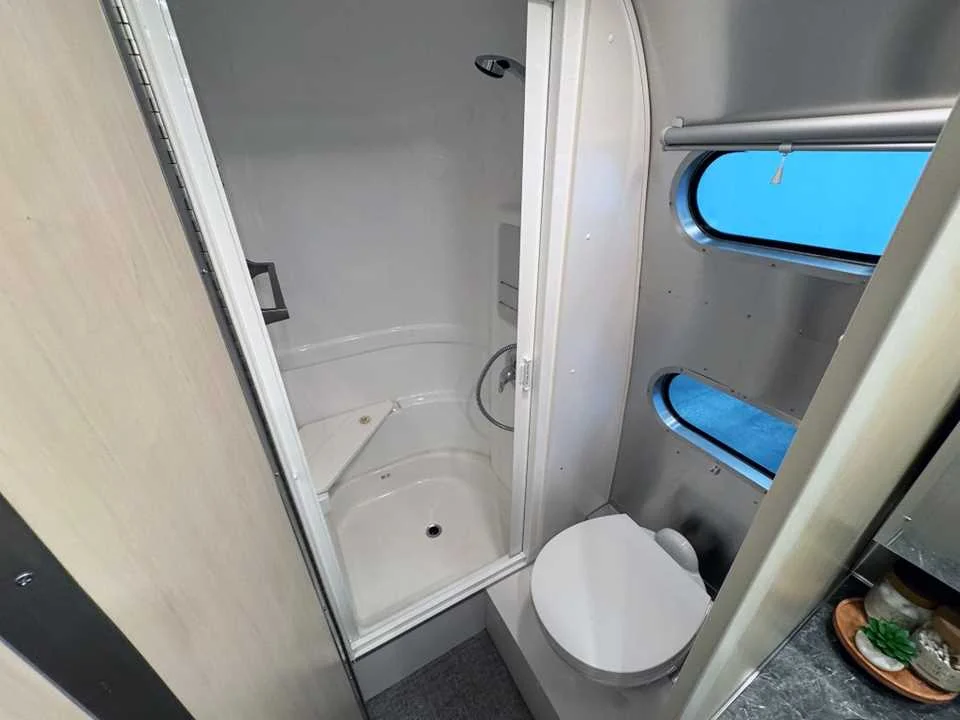 Used 2021 SILVER AIRSTREAM  image 17