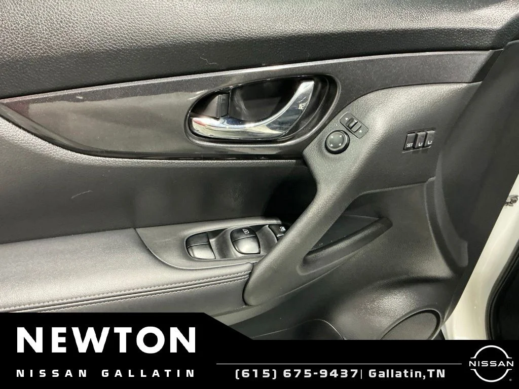 Used 2018 Pearl White Nissan SV image 33