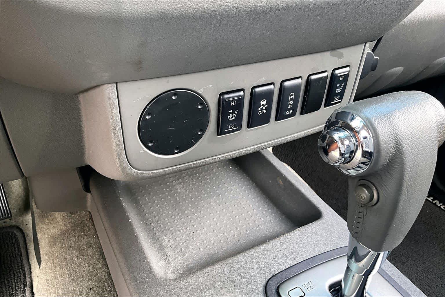 Used 2016 Glacier White Nissan SV image 32
