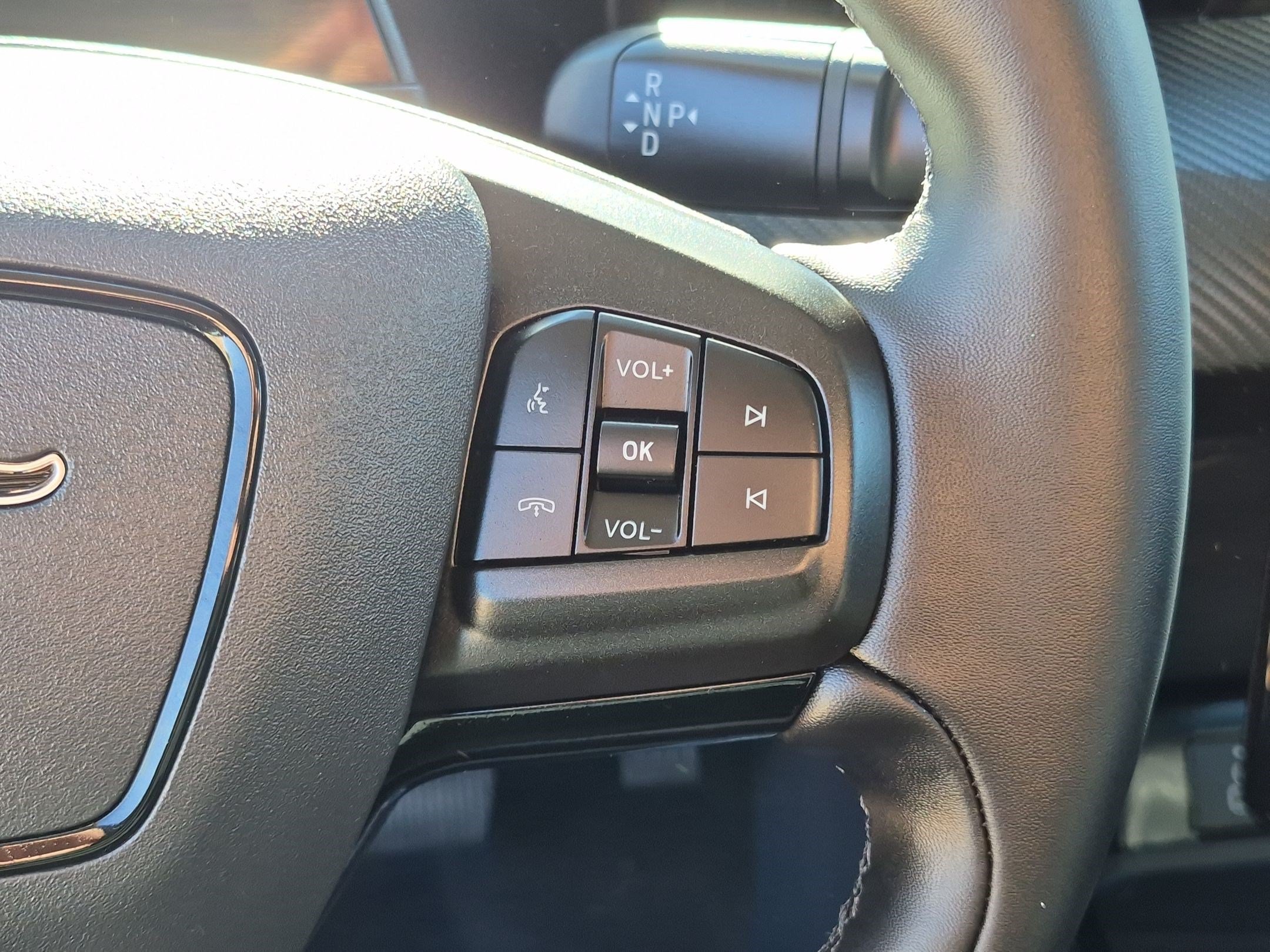 Certified Used 2025 Beige Ford Select image 18