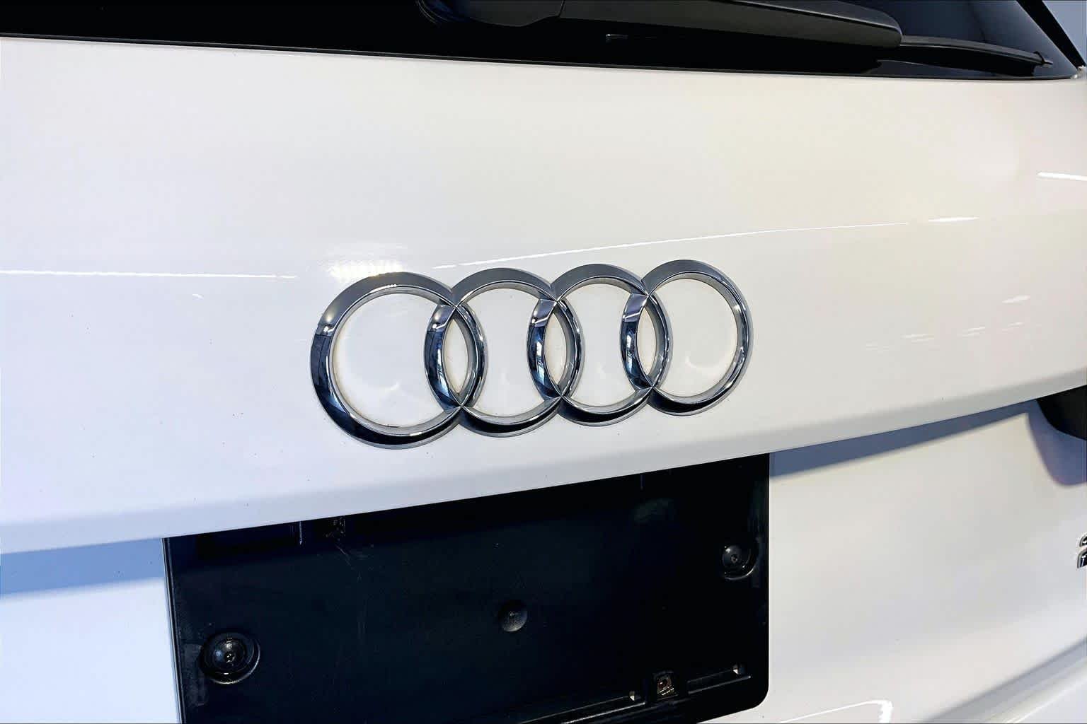 Used 2017 Brilliant Black Audi Premium Plus image 33