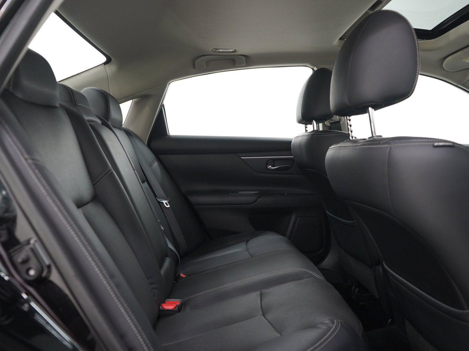 Used 2018 Super Black Clearcoat Nissan 2.5 SL Sedan image 12