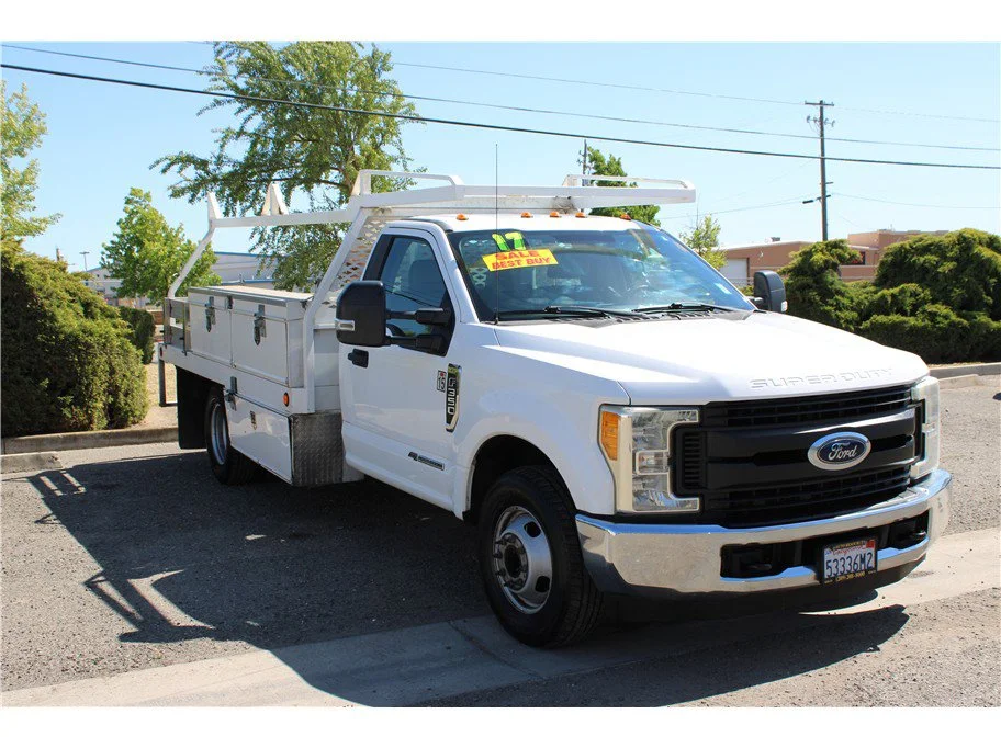 Used 2017 White Ford XL Cab & Chassis 4D image 3