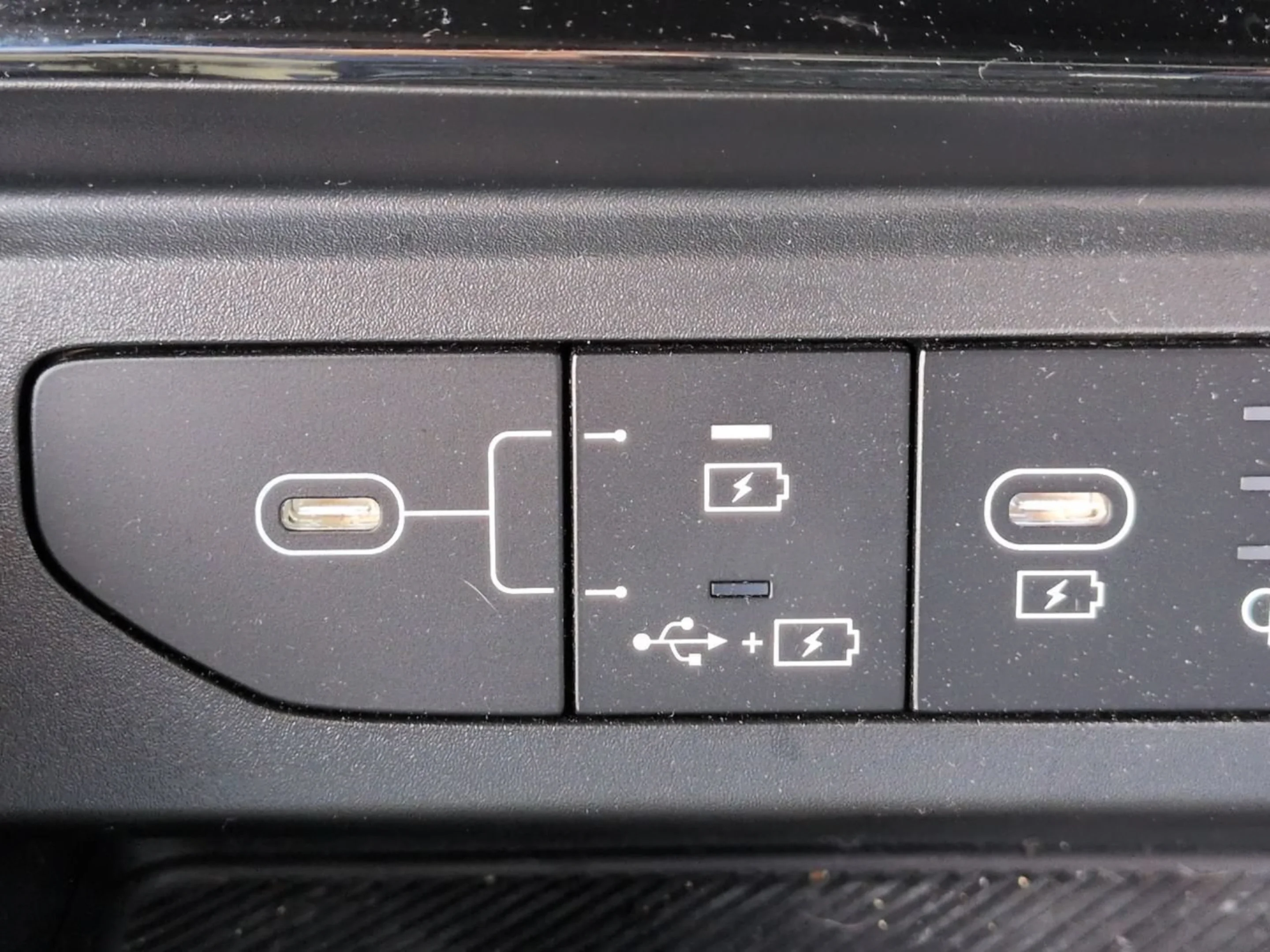 Used 2025 Snow White Pearl Kia GT-Line image 22