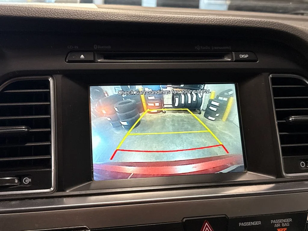 Used 2016 Red Hyundai SE image 18