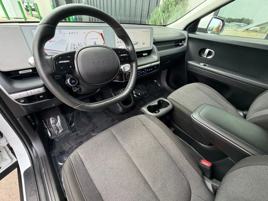 Used 2024 White Hyundai SEL image 11