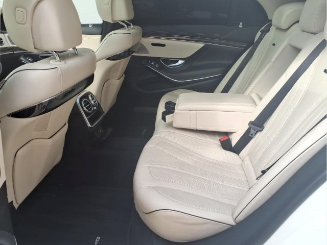 Used 2019 White Mercedes-Benz 4MATIC® image 22