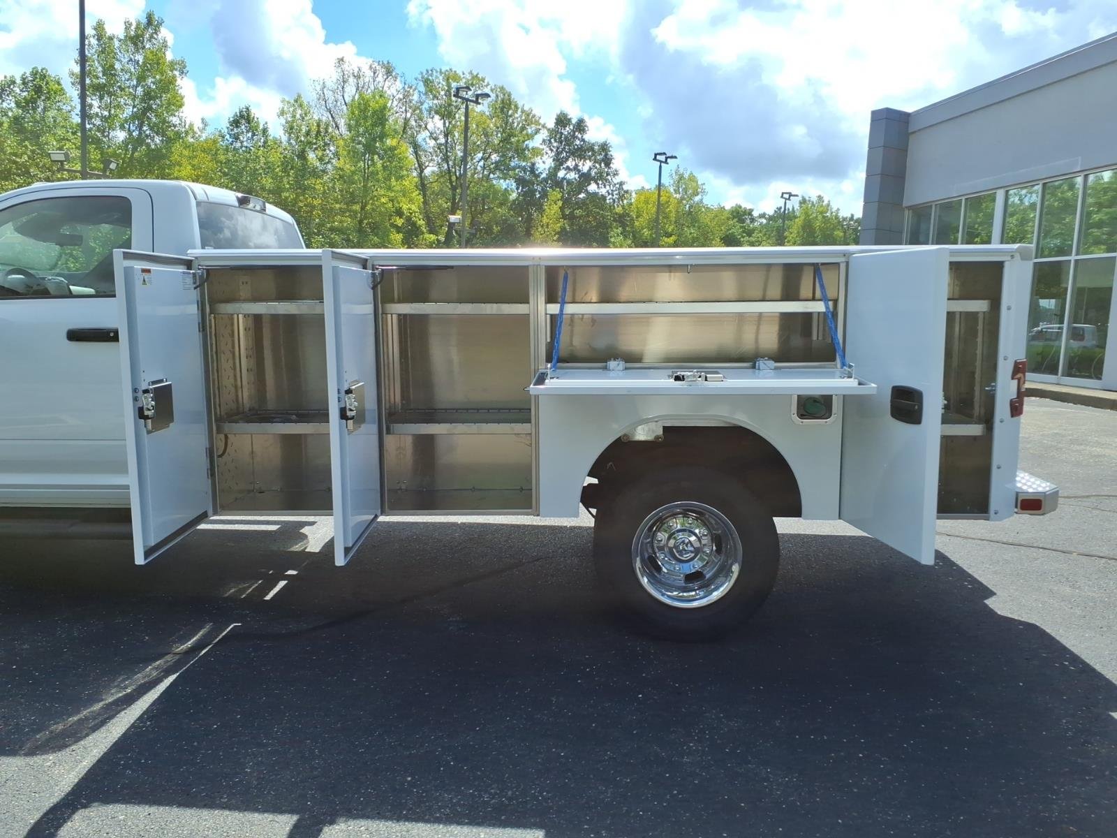 New 2026 Bright White Clear-Coat Exterior Paint RAM Tradesman/Big Horn image 27