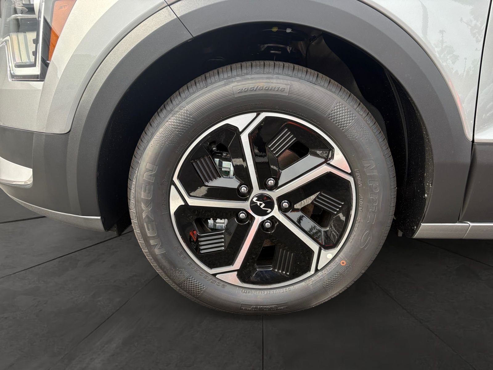 New 2026 Steel Gray Kia EX image 14