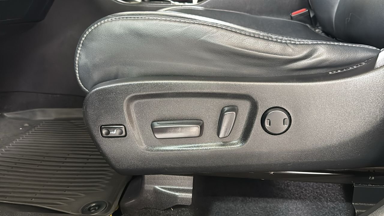 Used 2018 Red Toyota SE image 14