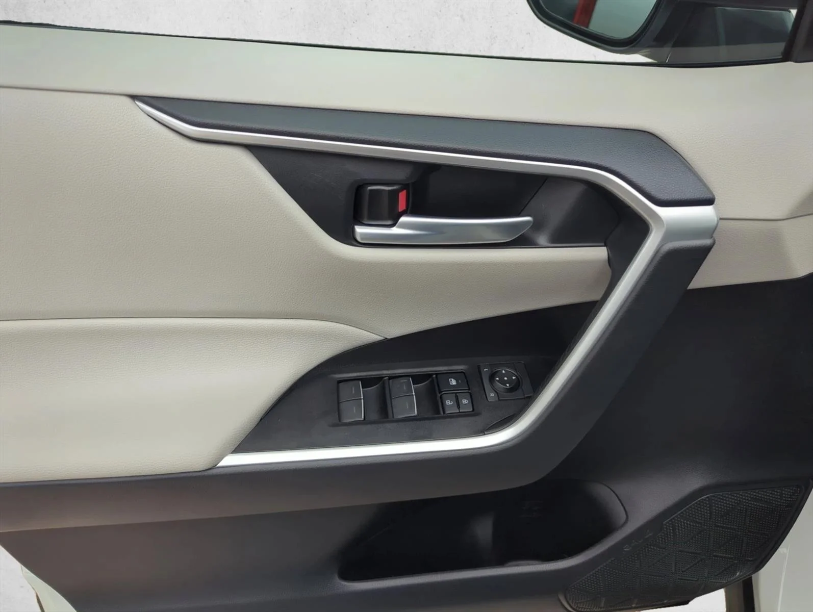 Used 2025 Black Toyota XLE image 11