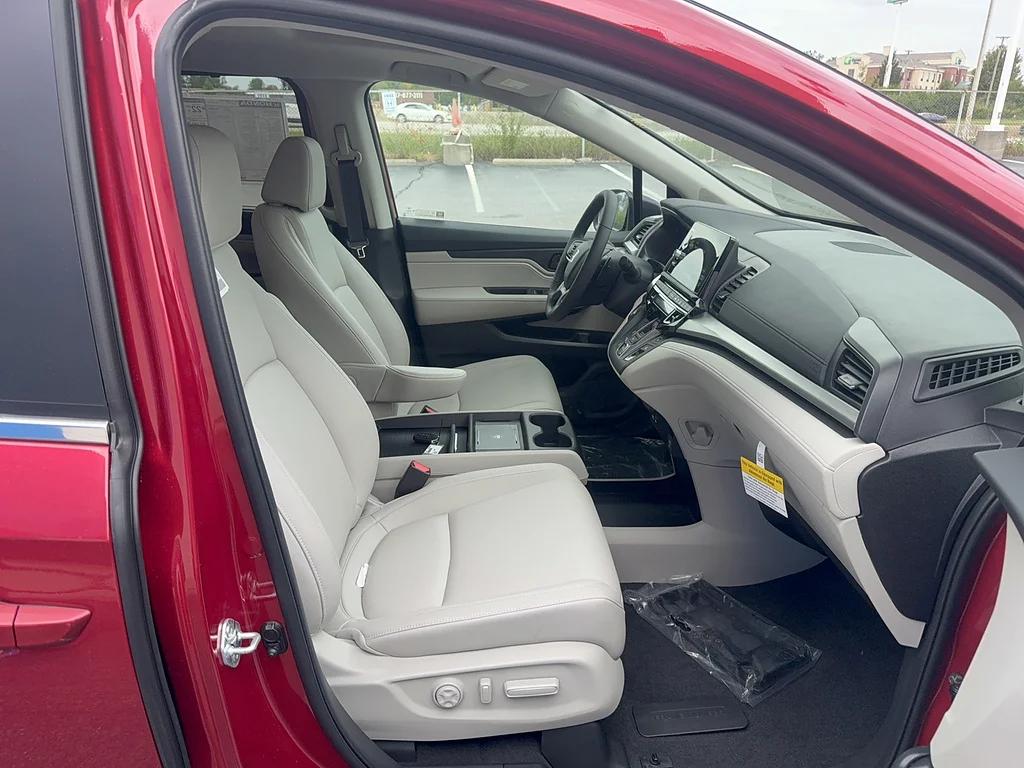 New 2027 Radiant Red Metallic II Honda EX-L image 15