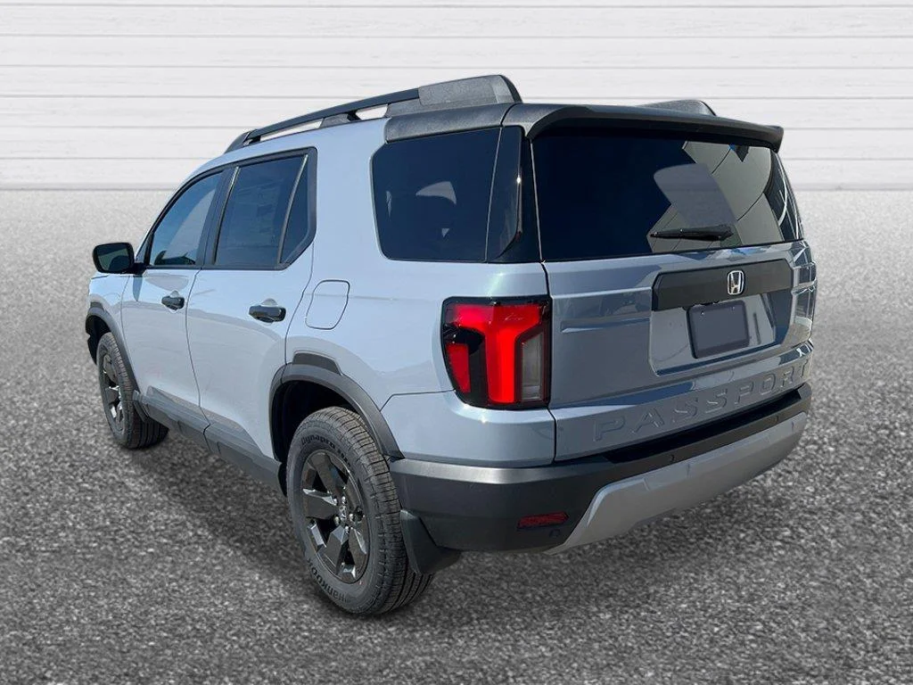 New 2026 Sonic Gray Pearl Honda RTL image 3