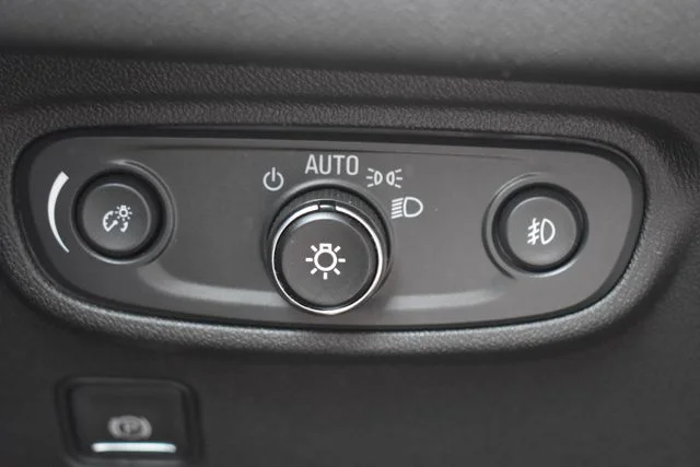 Used 2024 Black GMC SLT image 28
