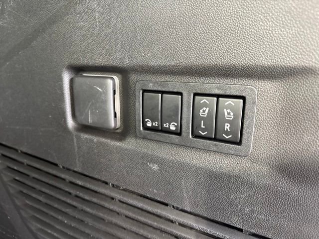 Used 2022 Summit White Chevrolet RST image 22