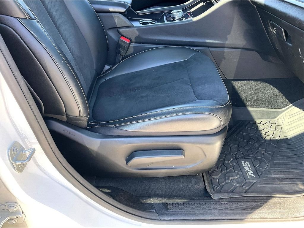 Used 2025 Bright White Clearcoat Jeep Altitude X image 36