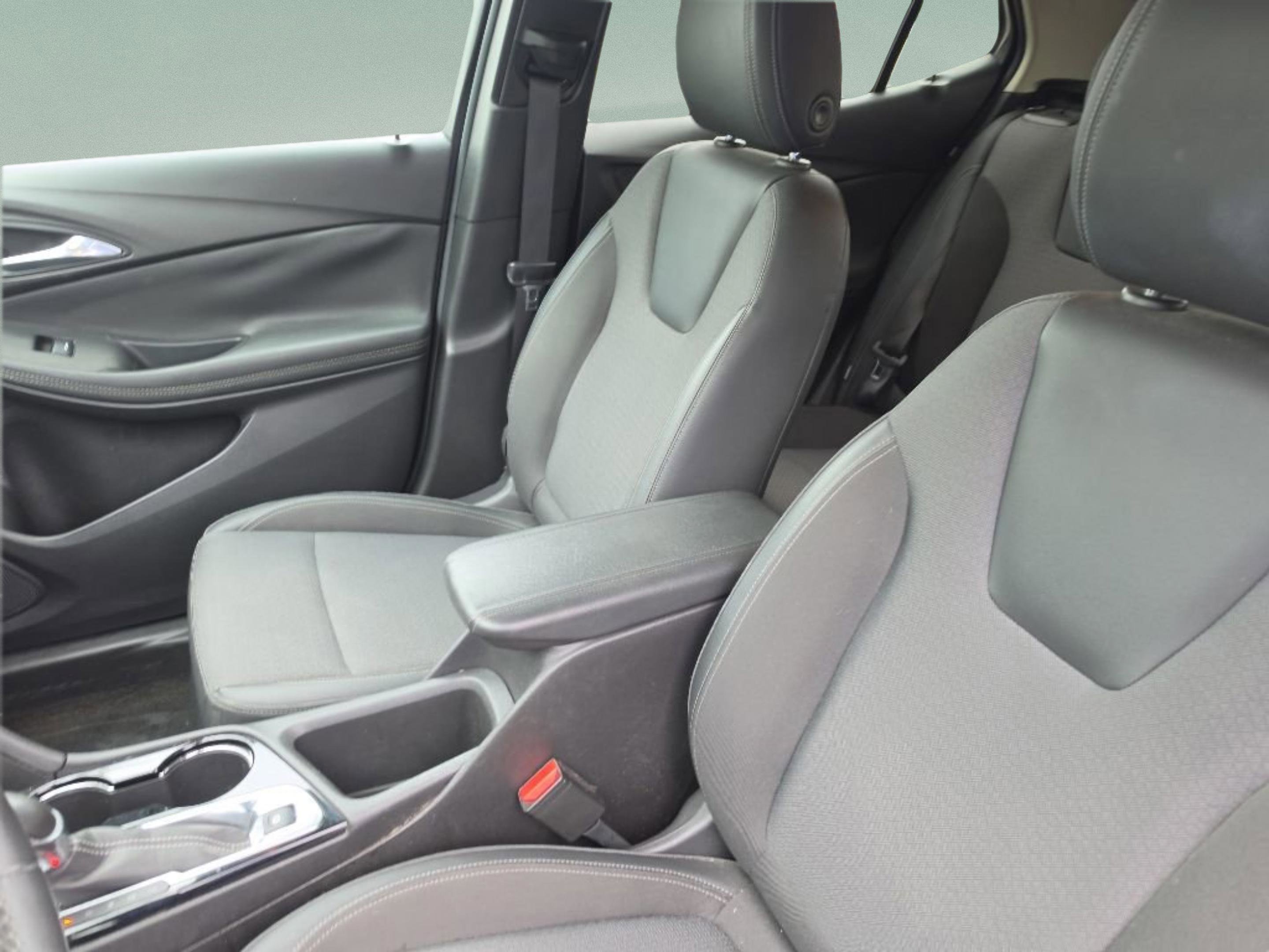 Used 2022 Summit White Buick Select image 26