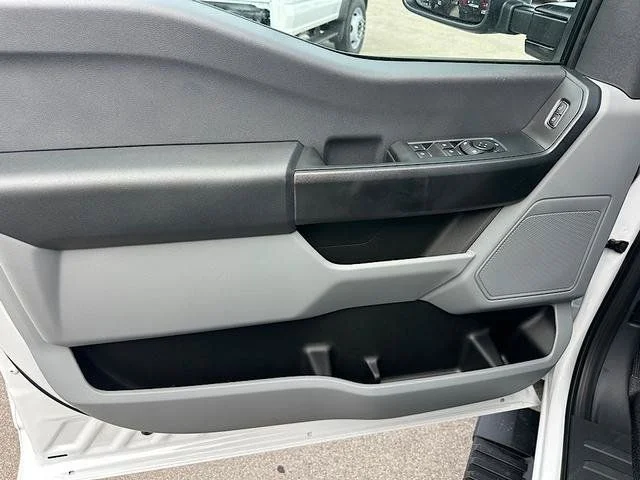 New 2027 Oxford White Ford F-350® XL image 14
