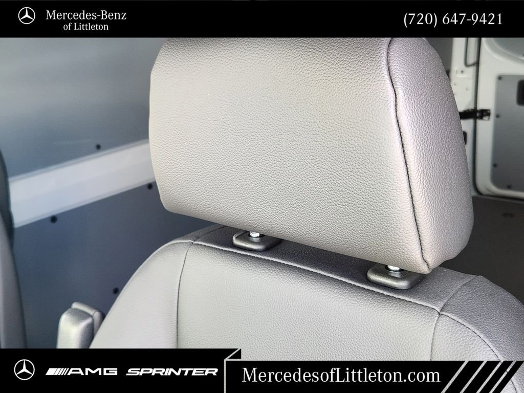 New 2026 Arctic+White Mercedes-Benz Cargo 144 WB image 14