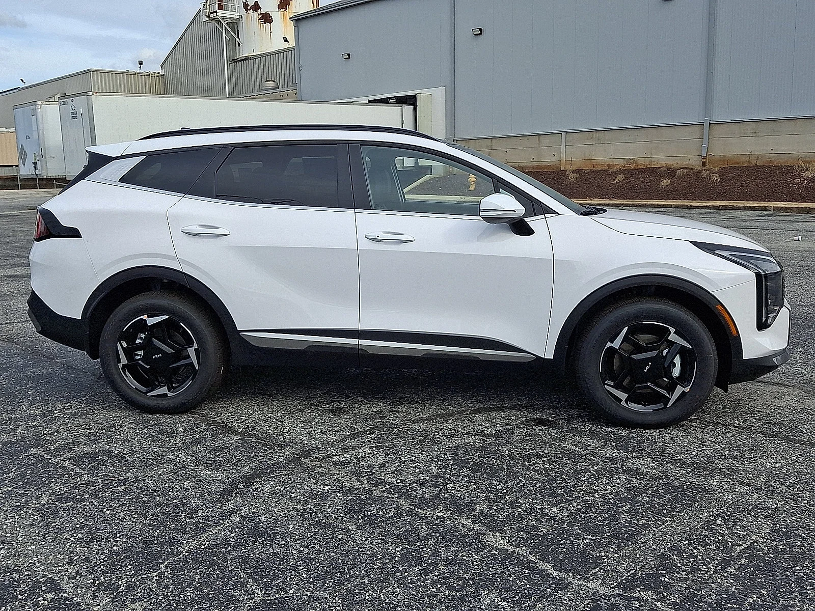 New 2027 White Kia EX image 9