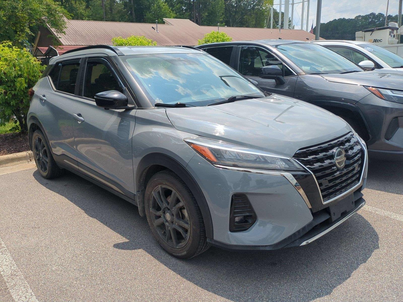 Used 2021 Boulder Gray Pearl Nissan SR image 3