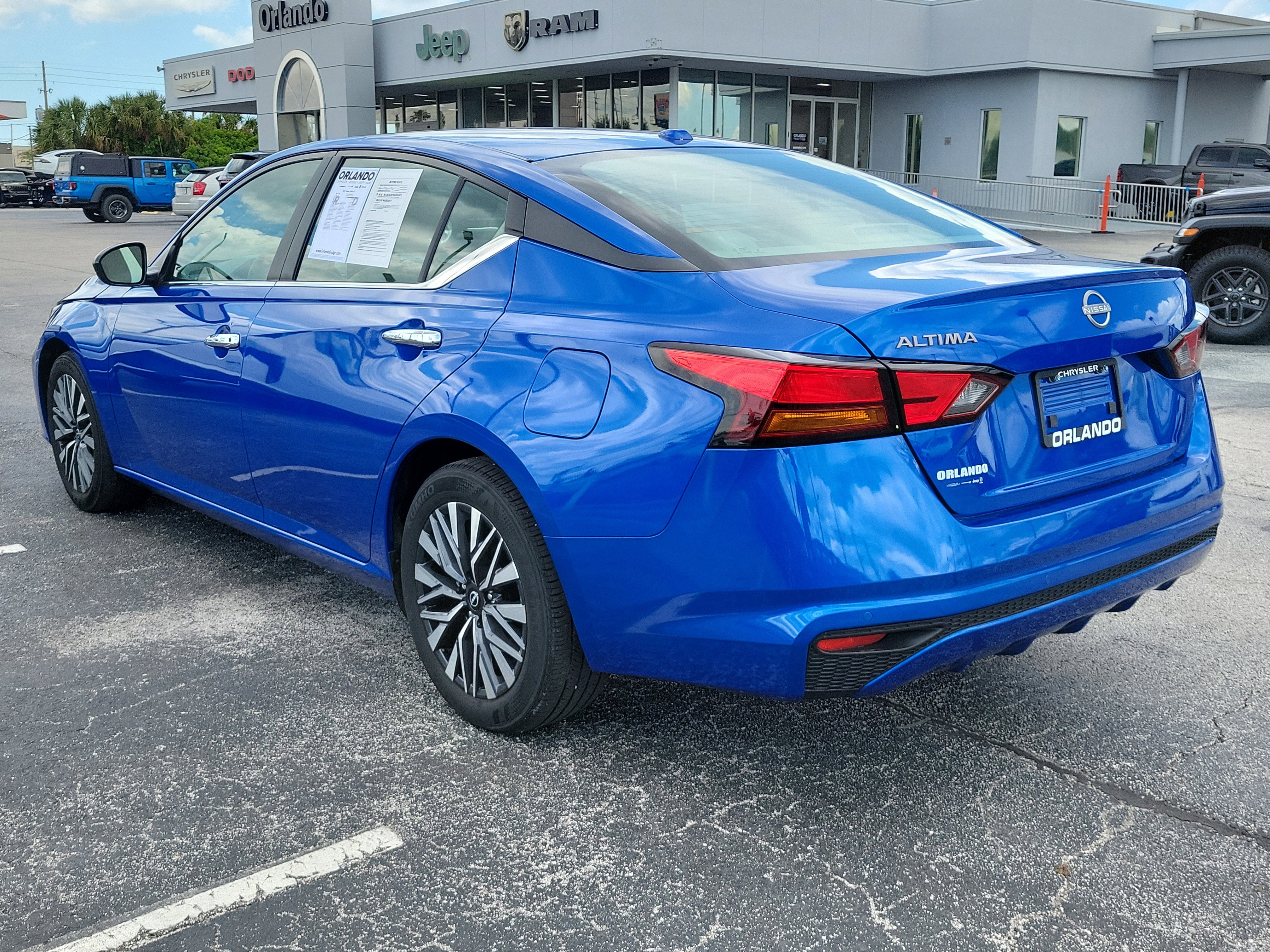 Used 2025 Bluestone Pearl Nissan SV image 4