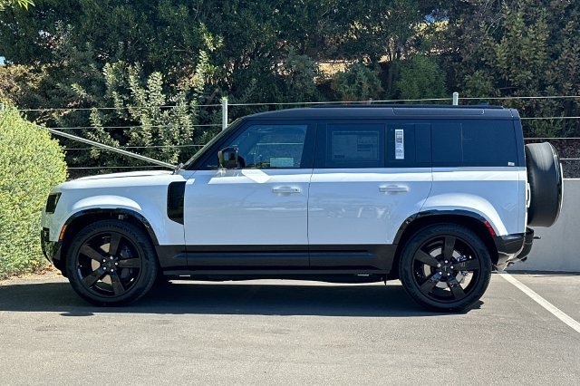 New 2026 Fuji White Land Rover X-Dynamic SE image 2