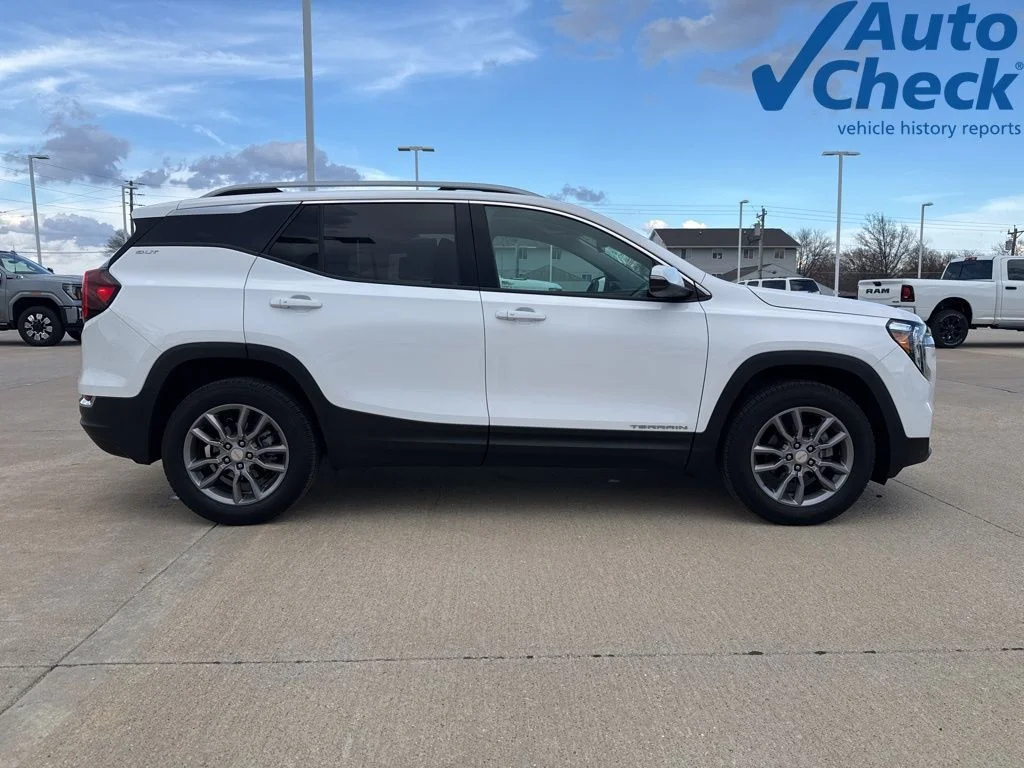 Used 2024 White GMC SLT image 4