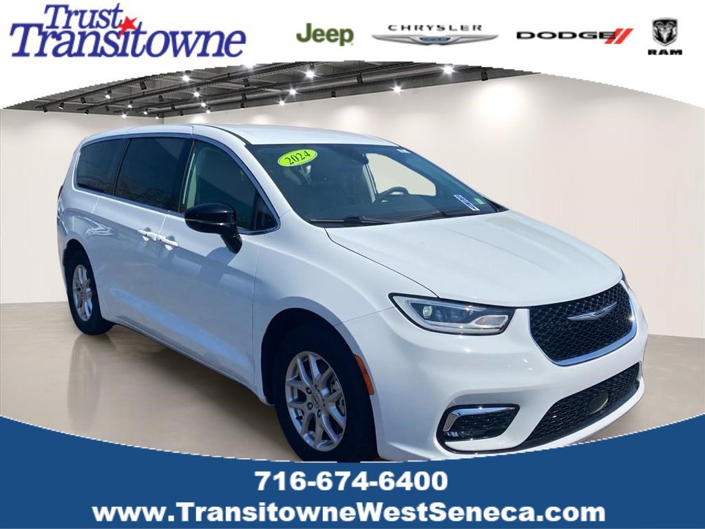 2024 Chrysler Pacifica Touring L's photo