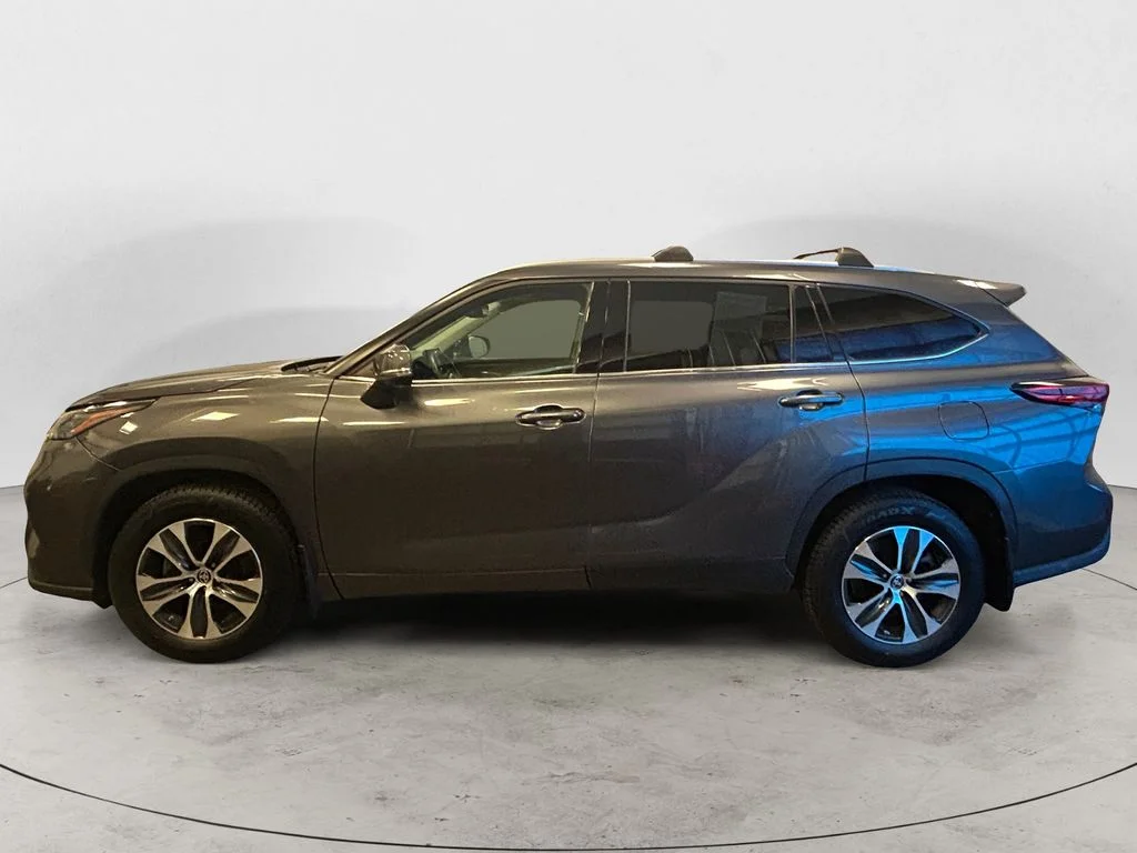 Used 2022 Magnetic Gray Metallic Toyota XLE image 2