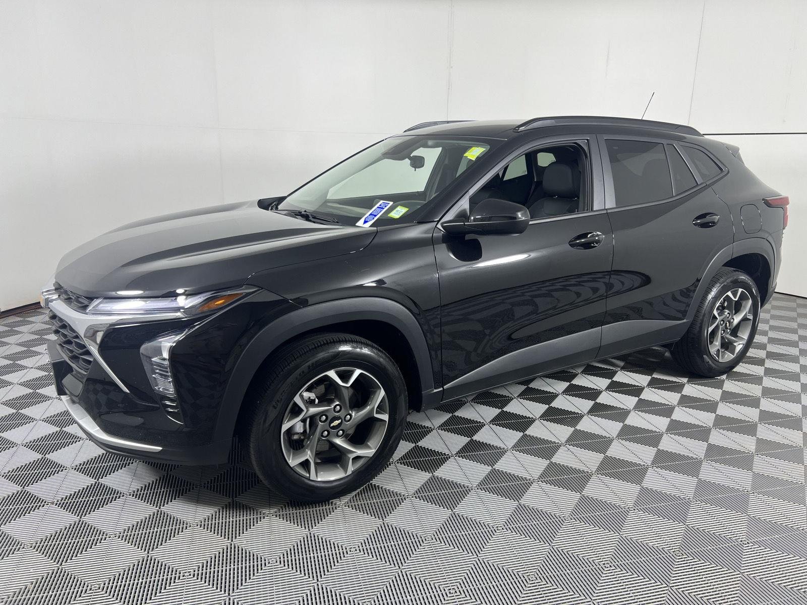 Used 2025 Mosaic Black Metallic Chevrolet LT image 6